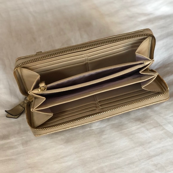 Coach Signature Accordion Zip Wallet - Gold/Khaki - Picture 6 of 7